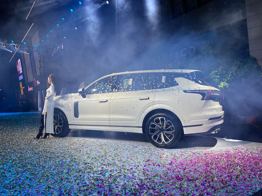 giá bán Lynk & Co 09